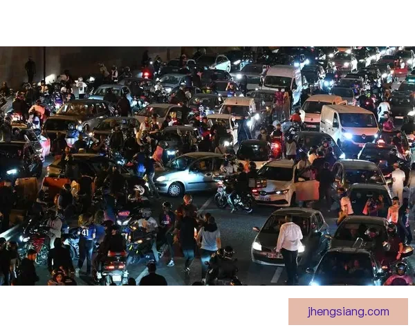 巴黎夺冠狂欢街道集体更名